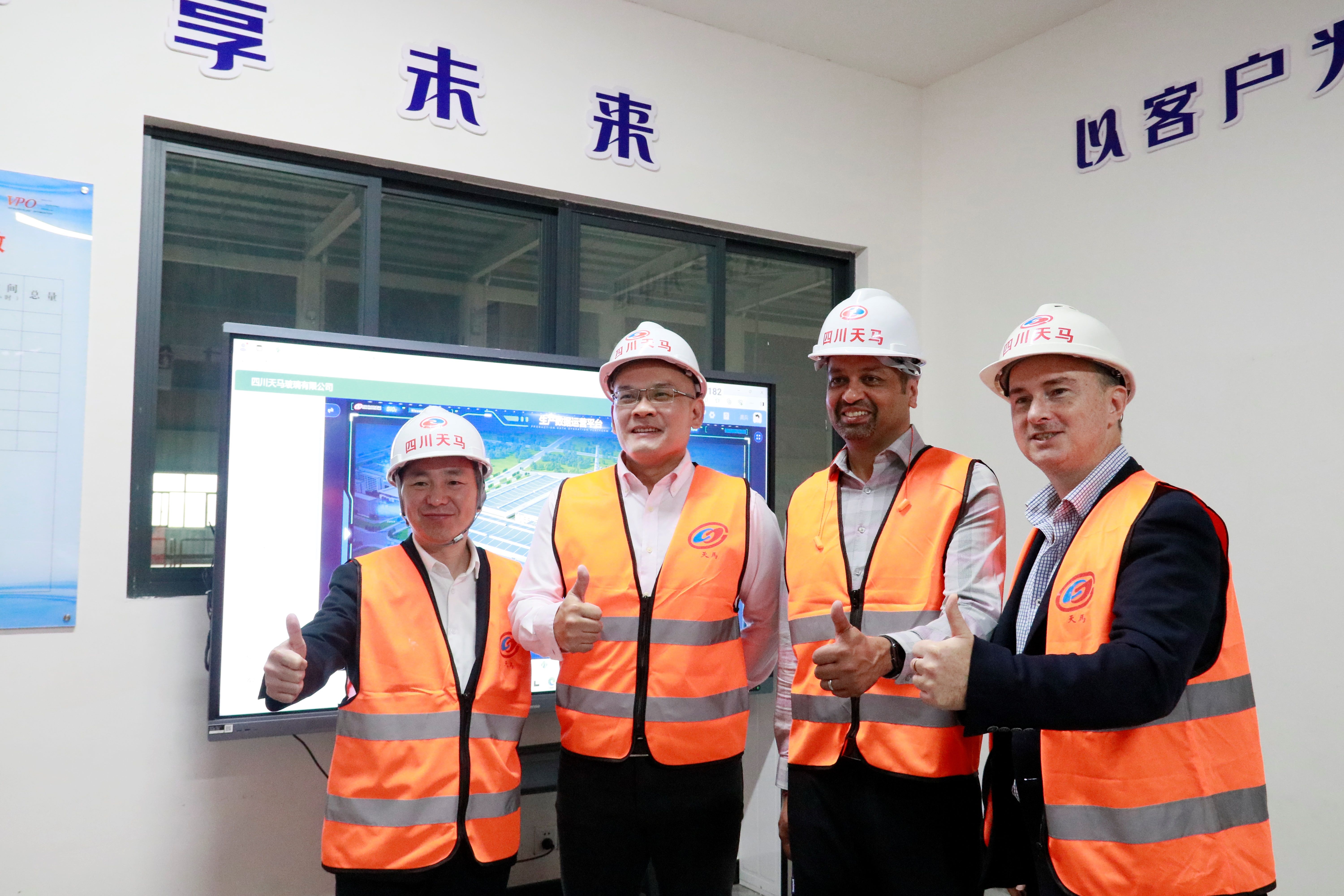 OI集團亞洲區總經理一行到四川天馬進行考察交流(圖3) OI集團亞洲區總經理一行到四川天馬進行考察交流(圖3)
